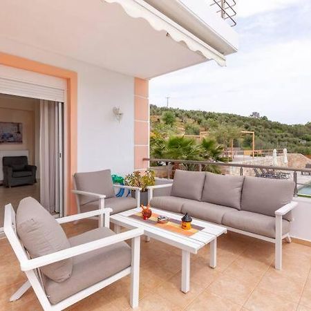 Villa Oasis Galatás Exterior foto