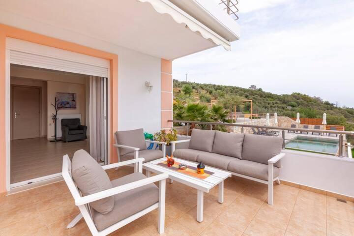 Villa Oasis Galatás Exterior foto